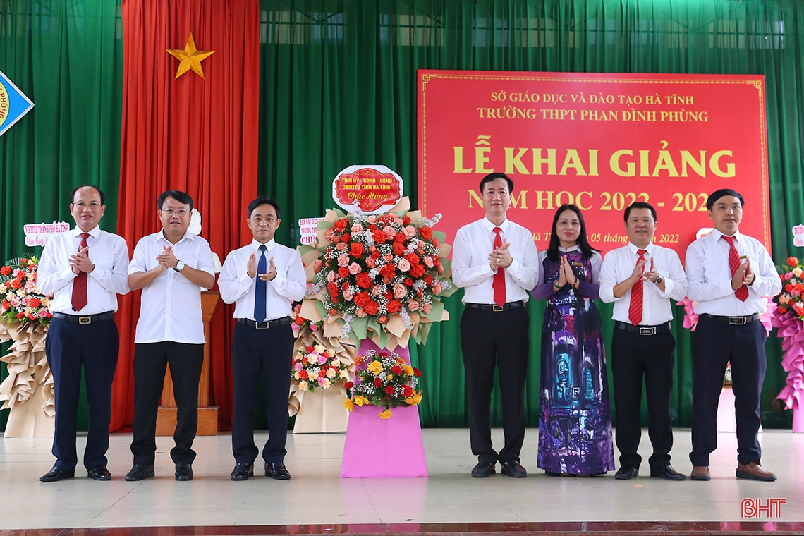 Lãnh đạo Hà Tĩnh chung vui lễ khai giảng năm học mới 2022 - 2023