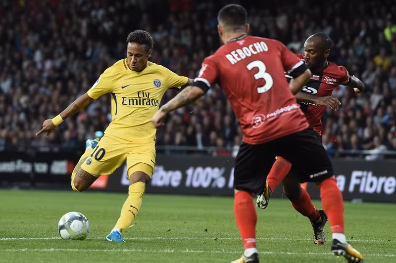 neymar ghi ban kien tao trong tran ra mat psg