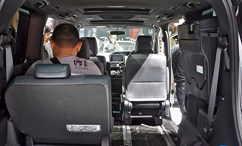 toyota voxy 2017 mpv dan anh cua innova trinh lang