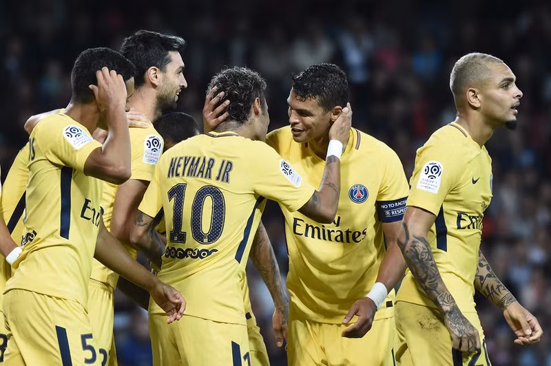 neymar ghi ban kien tao trong tran ra mat psg