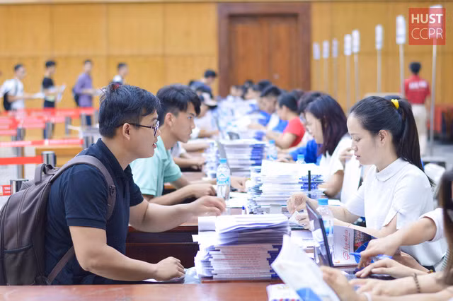 4 chang trai olympic quoc te cung nhap hoc dh bach khoa ha noi