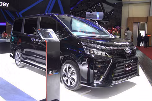 toyota voxy 2017 mpv dan anh cua innova trinh lang