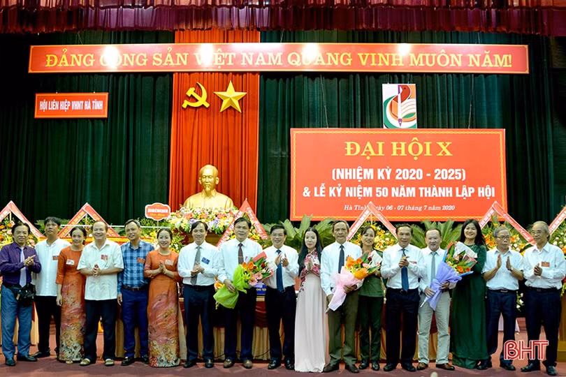 Ông Trần Nam Phong giữ chức Chủ tịch Hội Liên hiệp VHNT Hà Tĩnh