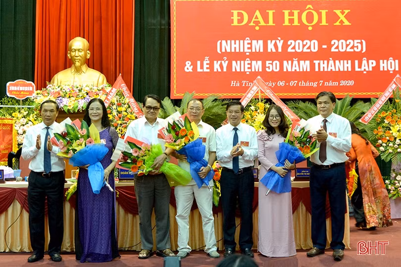 Ông Trần Nam Phong giữ chức Chủ tịch Hội Liên hiệp VHNT Hà Tĩnh