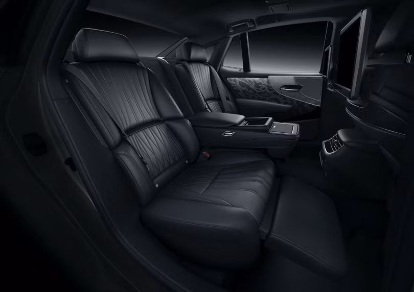 Lexus LS 2021 ra mắt với vẻ ngoài bóng bẩy và công nghệ nâng cao