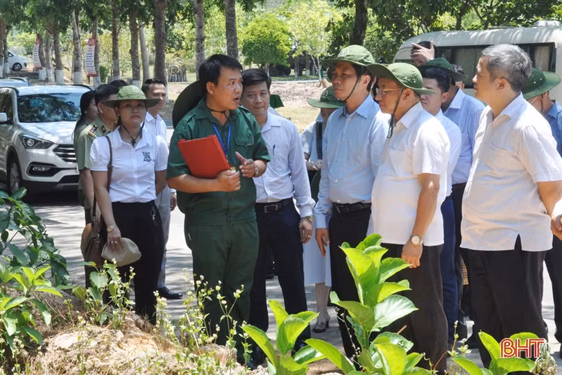 Bộ trưởng Bộ Công thương dâng hương tại Ngã ba Đồng Lộc, trao 400 triệu đồng cho Quỹ Đền ơn đáp nghĩa Hà Tĩnh