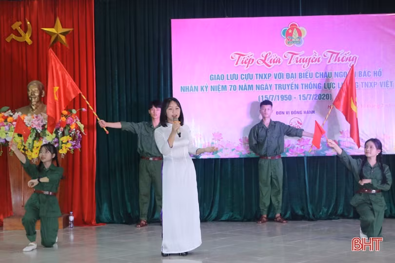 Hơn 180 đại biểu Cháu ngoan Bác Hồ giao lưu “Tiếp lửa truyền thống” với cựu TNXP Hà Tĩnh