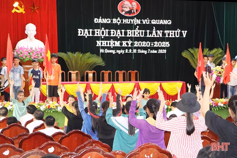 Huyện miền núi Hà Tĩnh rộn niềm vui hướng về đại hội Đảng