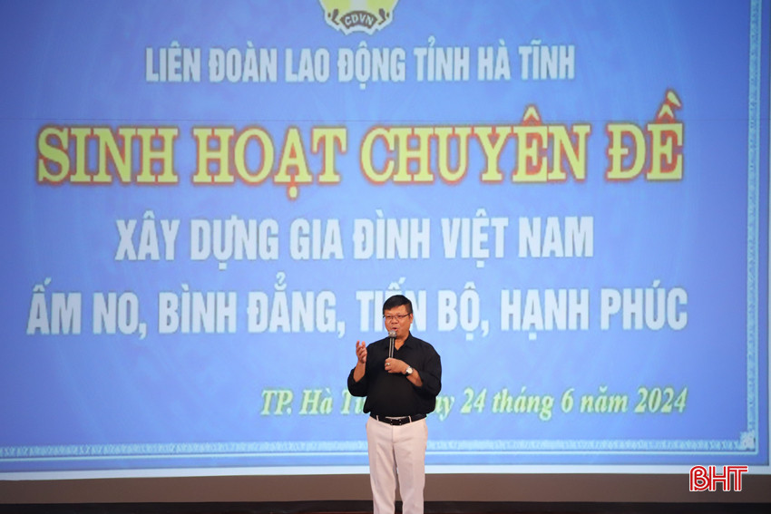 Trao đổi tại buổi sinh hoạt chuyên đề, Tiến sỹ Đinh Đoàn khẳng định: Gia đình là một giá trị cốt lõi của văn hóa Việt Nam, vì đây là nơi nuôi dưỡng, bảo tồn và phát huy các giá trị truyền thống tốt đẹp của dân tộc; nơi cung cấp nguồn nhân lực cho sự phát triển của đất nước. Quan niệm về sự ấm no, hạnh phúc, bình đẳng, tiến bộ trong gia đình có sự thay đổi theo thời gian nhưng đều phải được xây dựng trên nền tảng là sự tôn trọng, bình đẳng, tình yêu thương, chung thủy và sẻ chia của các thành viên trong gia đình.
