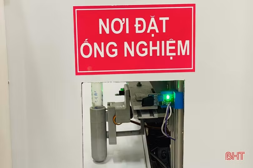 Cận cảnh máy lấy mẫu xét nghiệm COVID-19 tự động đạt giải quốc gia của 2 học sinh Hà Tĩnh