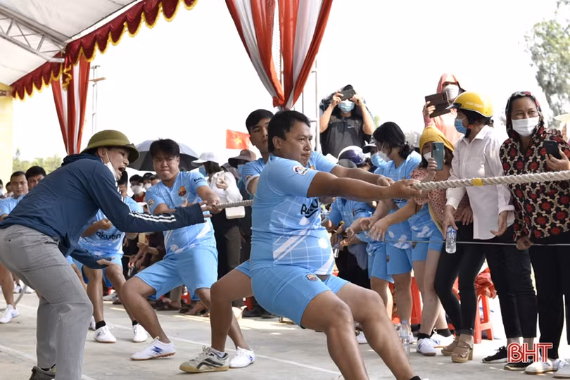 13 đội tranh tài tại Giải kéo co nam, nữ Hà Tĩnh