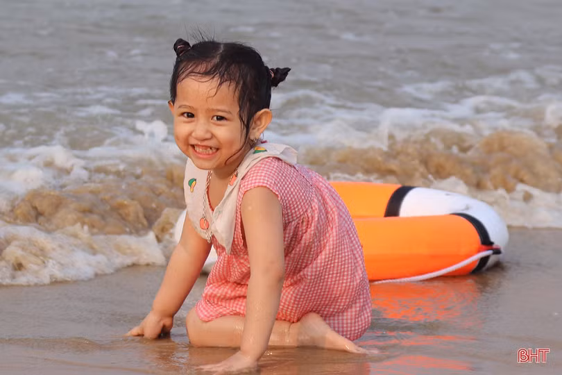 Khu du lịch Thiên Cầm kín khách dịp Giỗ Tổ Hùng Vương