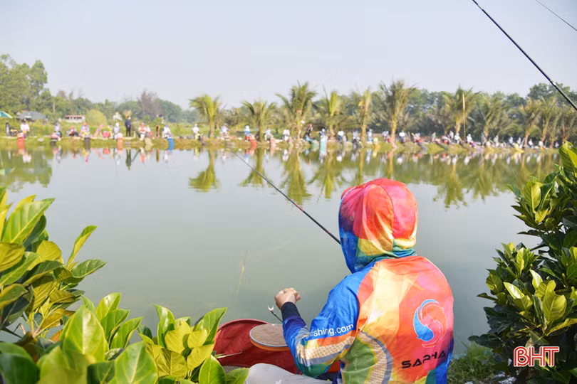 65 cần thủ toàn quốc đua tài câu cá bằng cần tay ở Hà Tĩnh