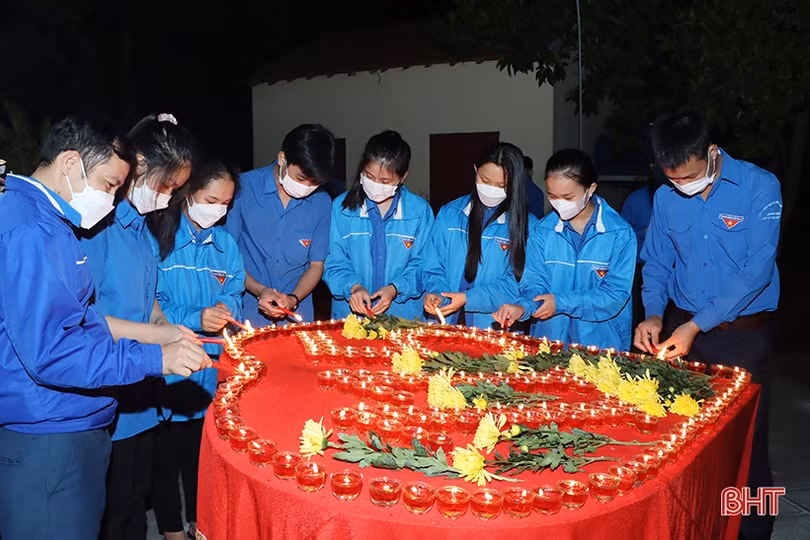 Tuổi trẻ Hà Tĩnh thắp nến tri ân cố Tổng Bí thư Lê Duẩn