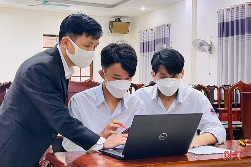 Cận cảnh máy lấy mẫu xét nghiệm COVID-19 tự động đạt giải quốc gia của 2 học sinh Hà Tĩnh