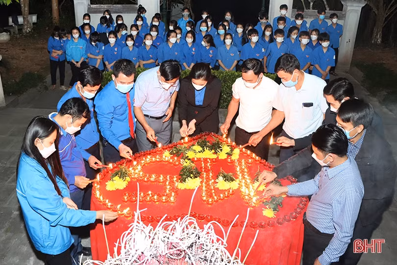 Tuổi trẻ Hà Tĩnh thắp nến tri ân cố Tổng Bí thư Lê Duẩn