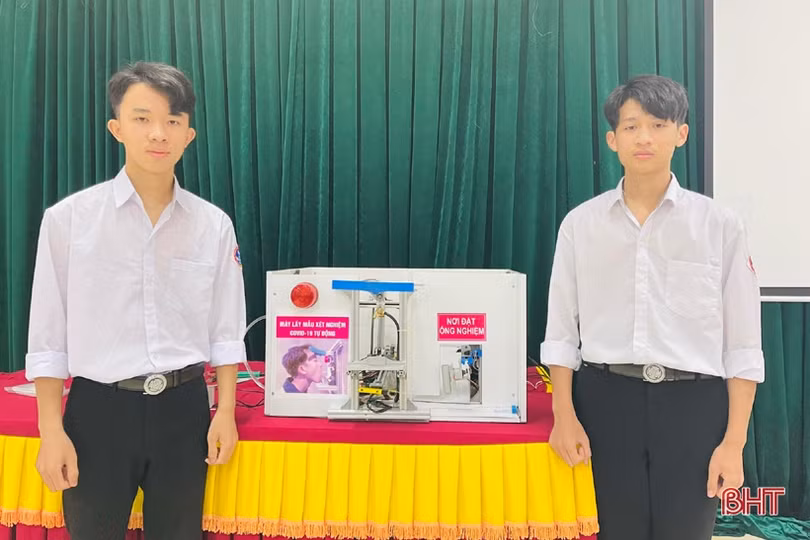 Cận cảnh máy lấy mẫu xét nghiệm COVID-19 tự động đạt giải quốc gia của 2 học sinh Hà Tĩnh