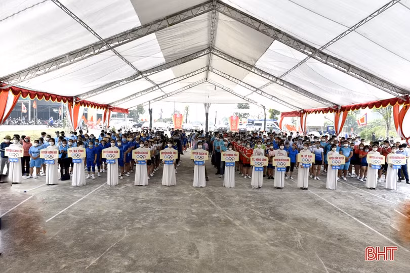13 đội tranh tài tại Giải kéo co nam, nữ Hà Tĩnh