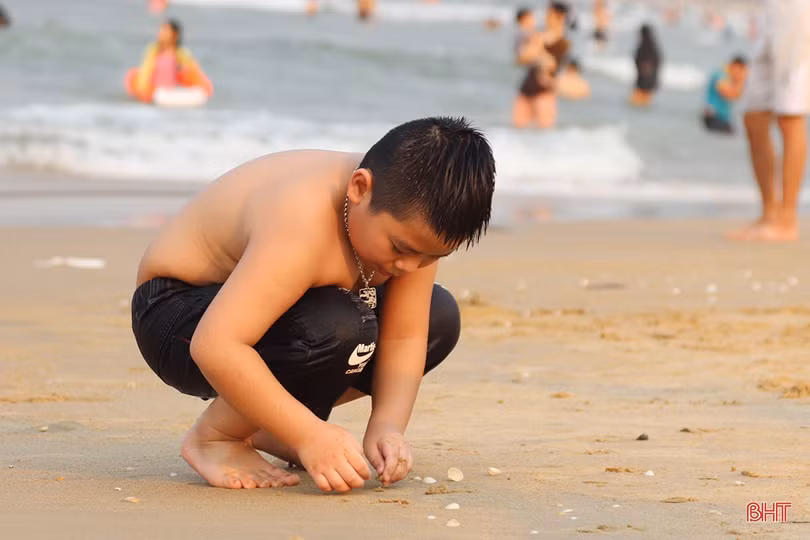Khu du lịch Thiên Cầm kín khách dịp Giỗ Tổ Hùng Vương