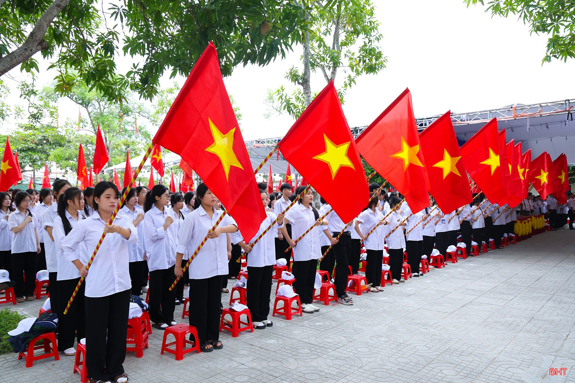 Sau sáp nhập, Trường THPT Nguyễn Văn Trỗi có quy mô 57 lớp với 2.366 học sinh.