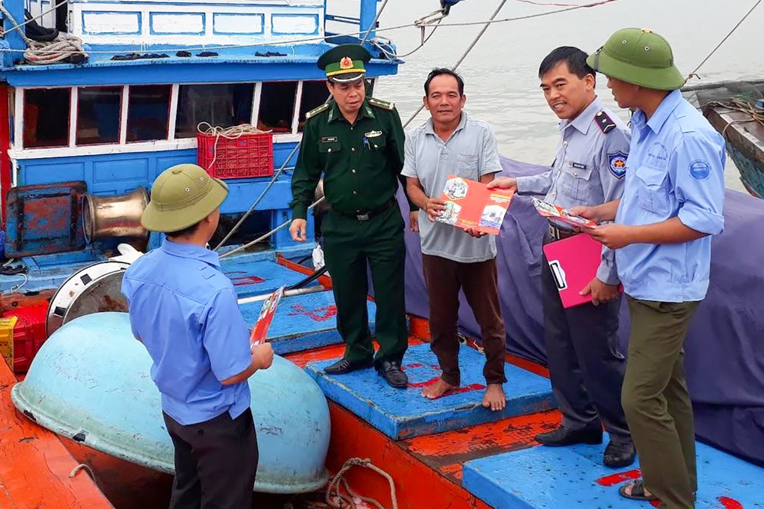 anh-tau-ca-chuyen-sang-jpg.jpg