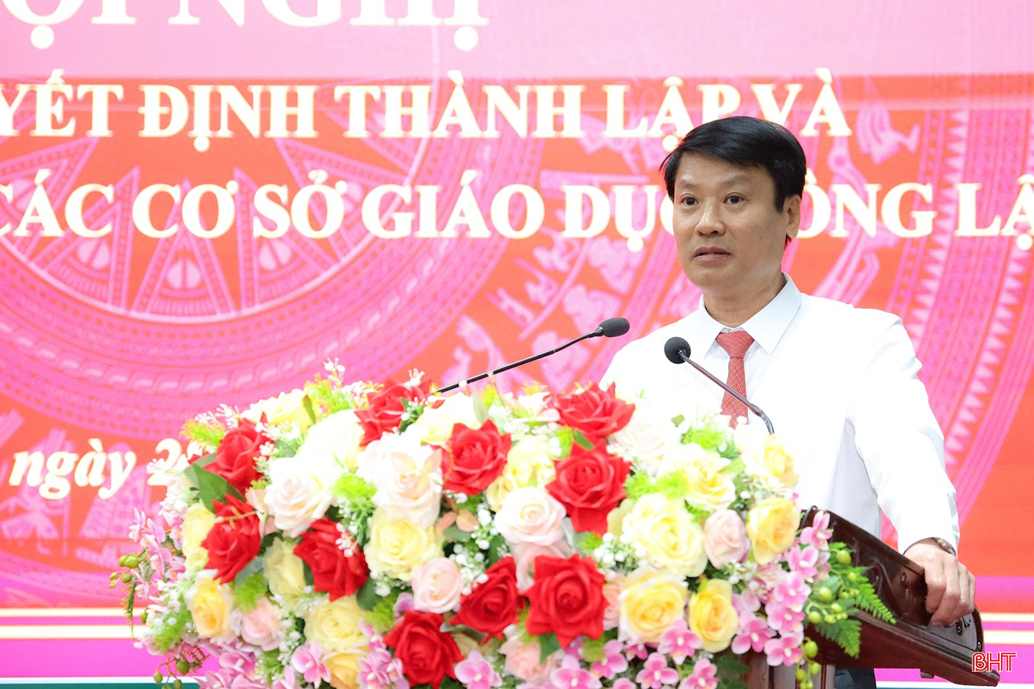 Bí thư Đảng ủy phường Thành Sen Trần Quang Tuấn phát biểu tại hội nghị.