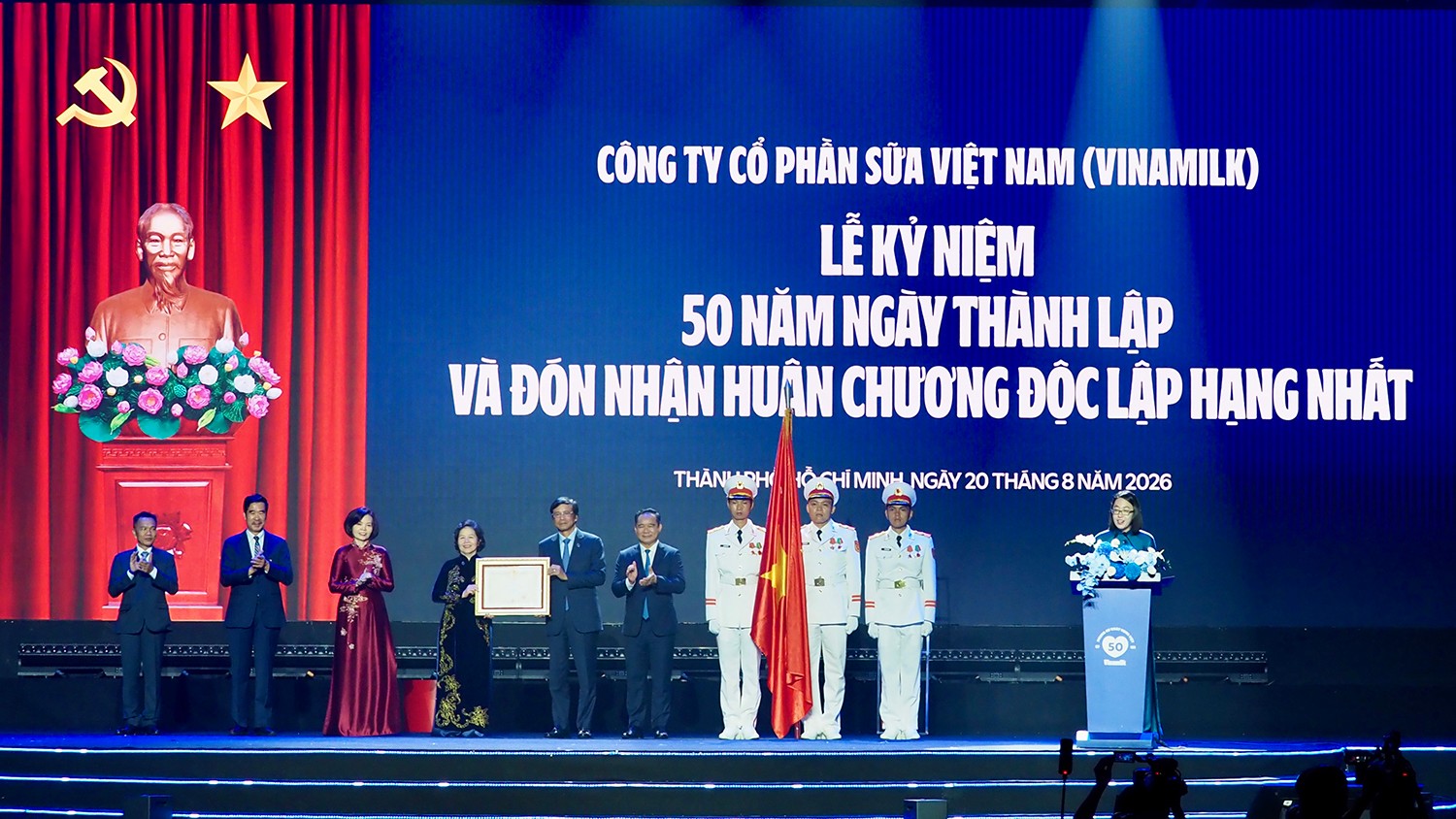 Nửa thế kỷ phụng sự khát vọng Việt, Vinamilk đón nhận Huân chương Độc lập hạng Nhất