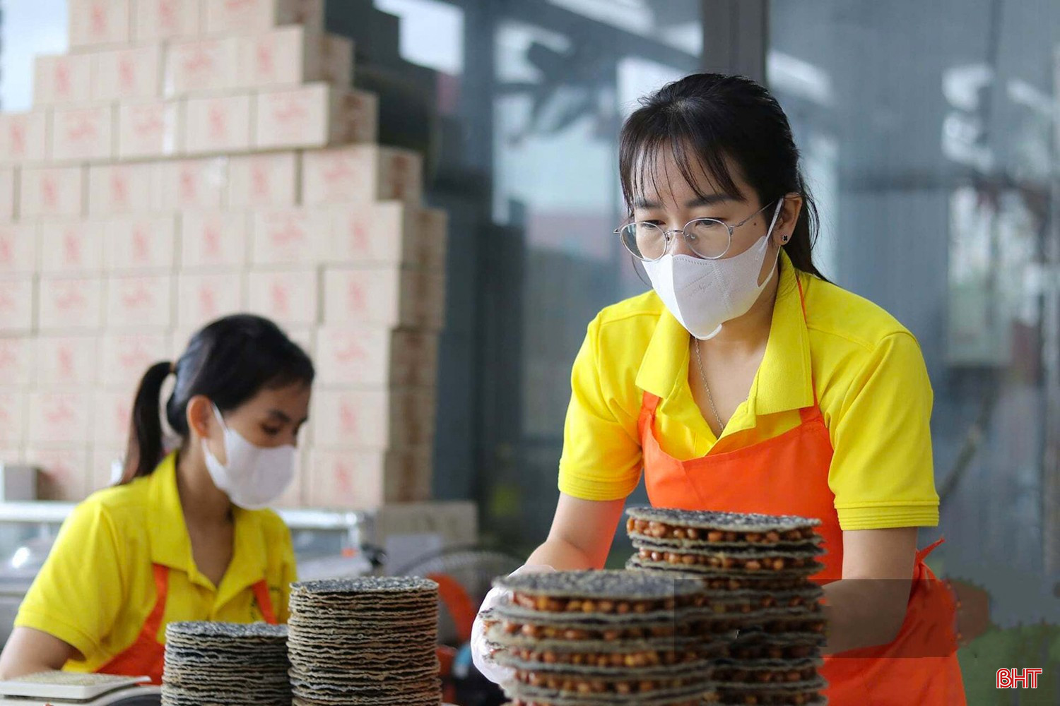 Tại Hà Tĩnh, nhiều cơ sở sản xuất cu đơ đã đầu tư về mẫu mã, chất lượng, góp phần nâng cao uy tín, tạo thêm niềm tin cho người tiêu dùng trong và ngoài tỉnh.