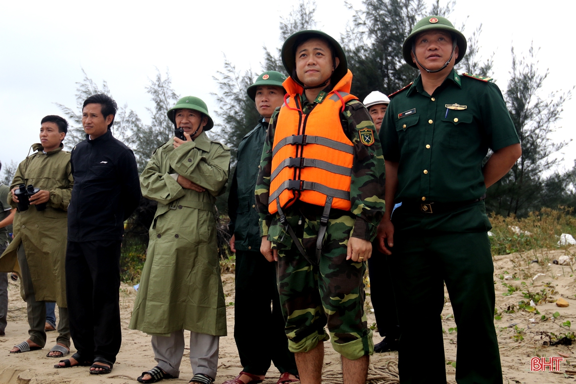 Thuyền viên tàu Hải Phòng cảm ơn lực lượng chức năng Hà Tĩnh đã kịp thời ứng cứu