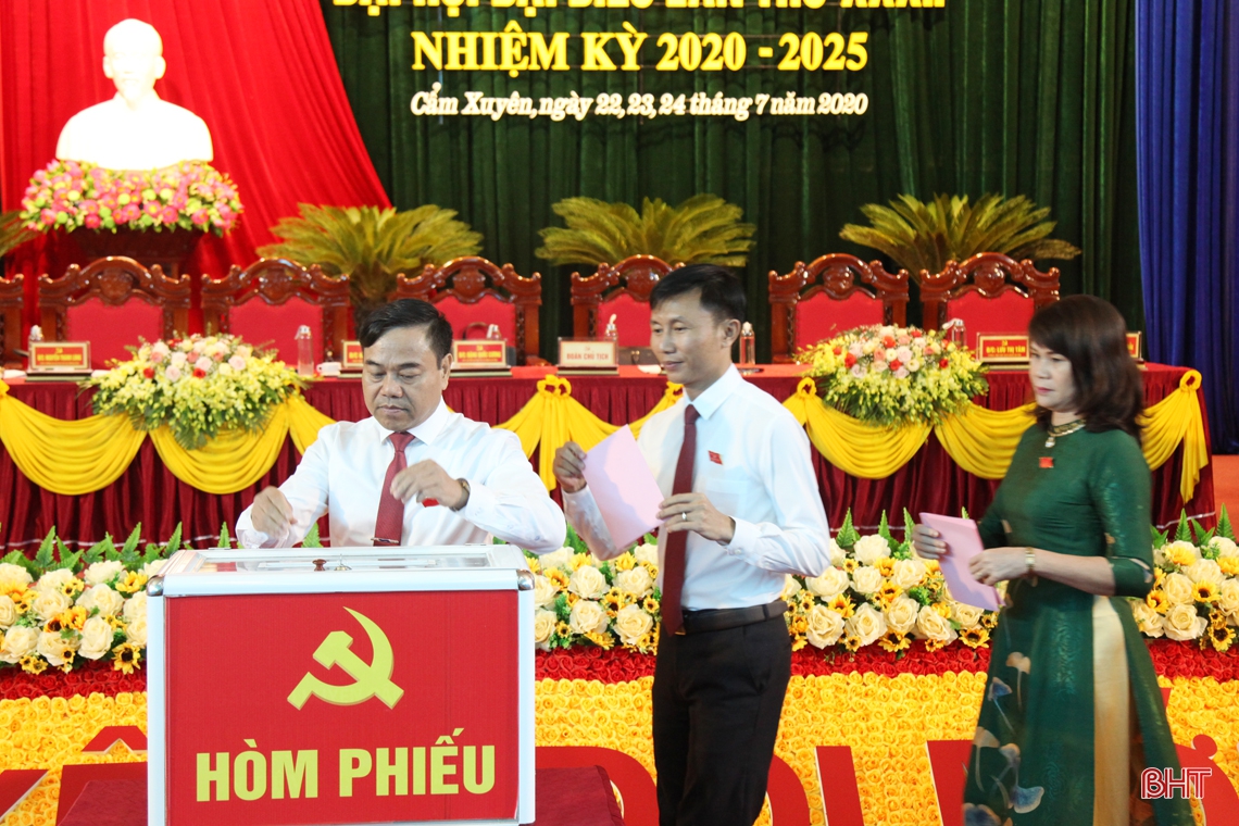 Đại hội Đại biểu Đảng bộ huyện Cẩm Xuyên bầu 37 đồng chí vào Ban Chấp hành nhiệm kỳ 2020 - 2025