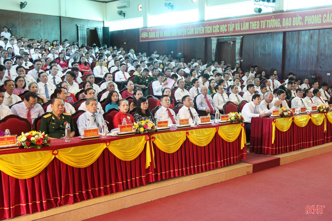 Đại hội Đại biểu Đảng bộ huyện Cẩm Xuyên bầu 37 đồng chí vào Ban Chấp hành nhiệm kỳ 2020 - 2025