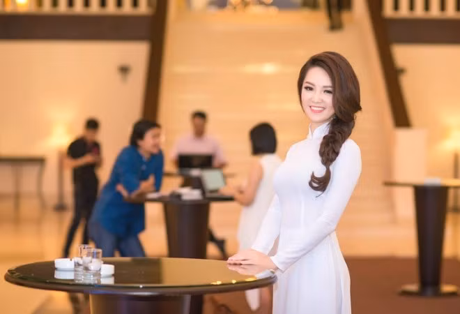 nhung hoa hau a hau viet xuat than tu dh ngoai thuong