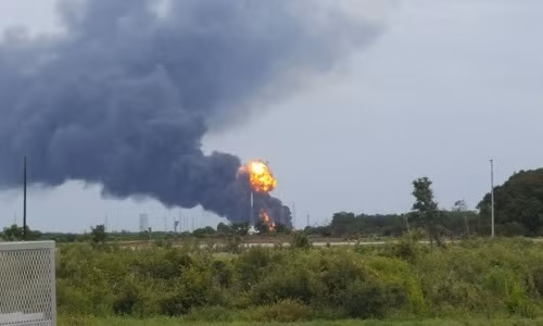 ten lua spacex bat ngo no tung ngay truoc gio phong