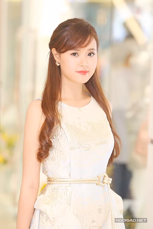 my nhan viet trang diem dep thang 8