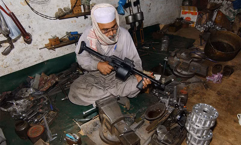 tham nhap kinh do sung gia sieu re o pakistan