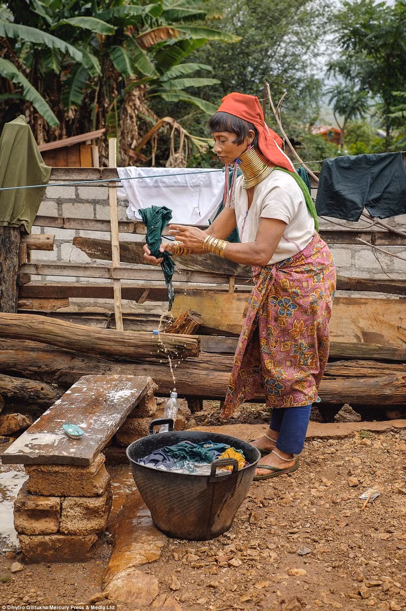 doc dao tuc cang co cua phu nu bo toc kayan myanmar