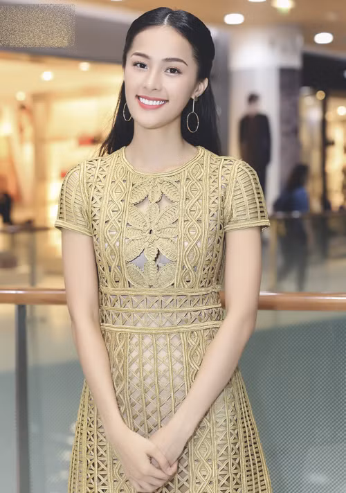 my nhan viet trang diem dep thang 8