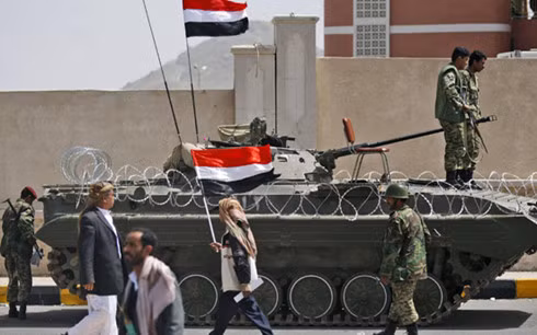 danh bom lieu chet nham vao binh si yemen hon 100 nguoi thuong vong