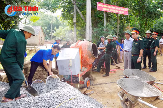 bo chqs tinh giup dan duc dong xay dung nong thon moi