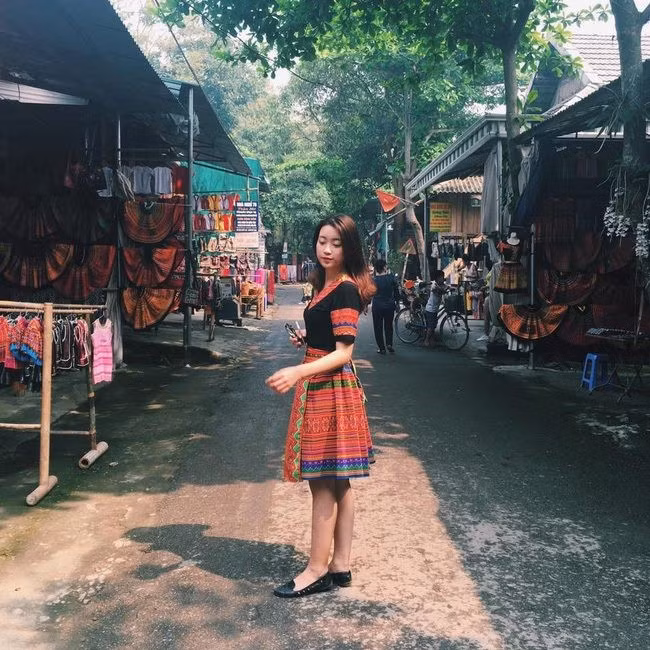 hinh anh doi thuong cua hoa hau do my linh