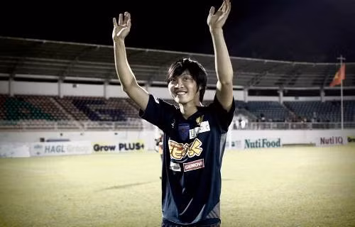 hlv yokohama an tuong voi tuan anh trao co hoi da j league 2
