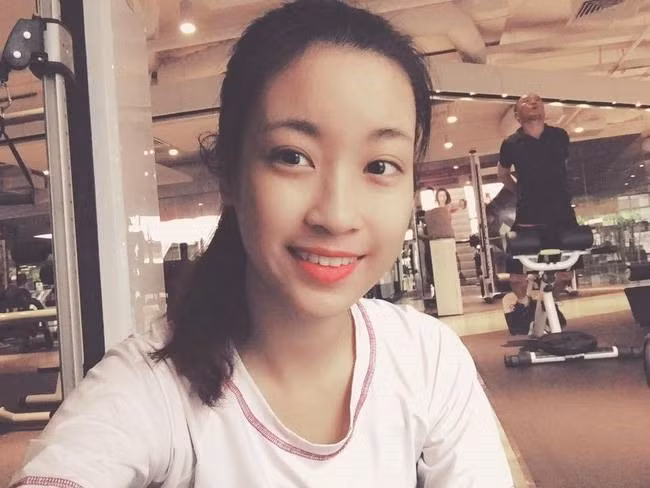 hinh anh doi thuong cua hoa hau do my linh