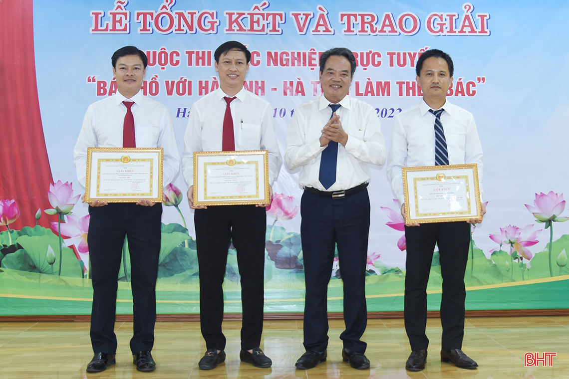 Trao 47 giải thưởng Cuộc thi trắc nghiệm trực tuyến “Bác Hồ với Hà Tĩnh - Hà Tĩnh làm theo Bác”