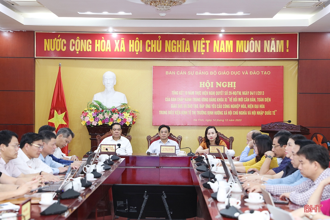 Xây dựng nền giáo dục hiện đại, phát triển toàn diện con người Việt Nam