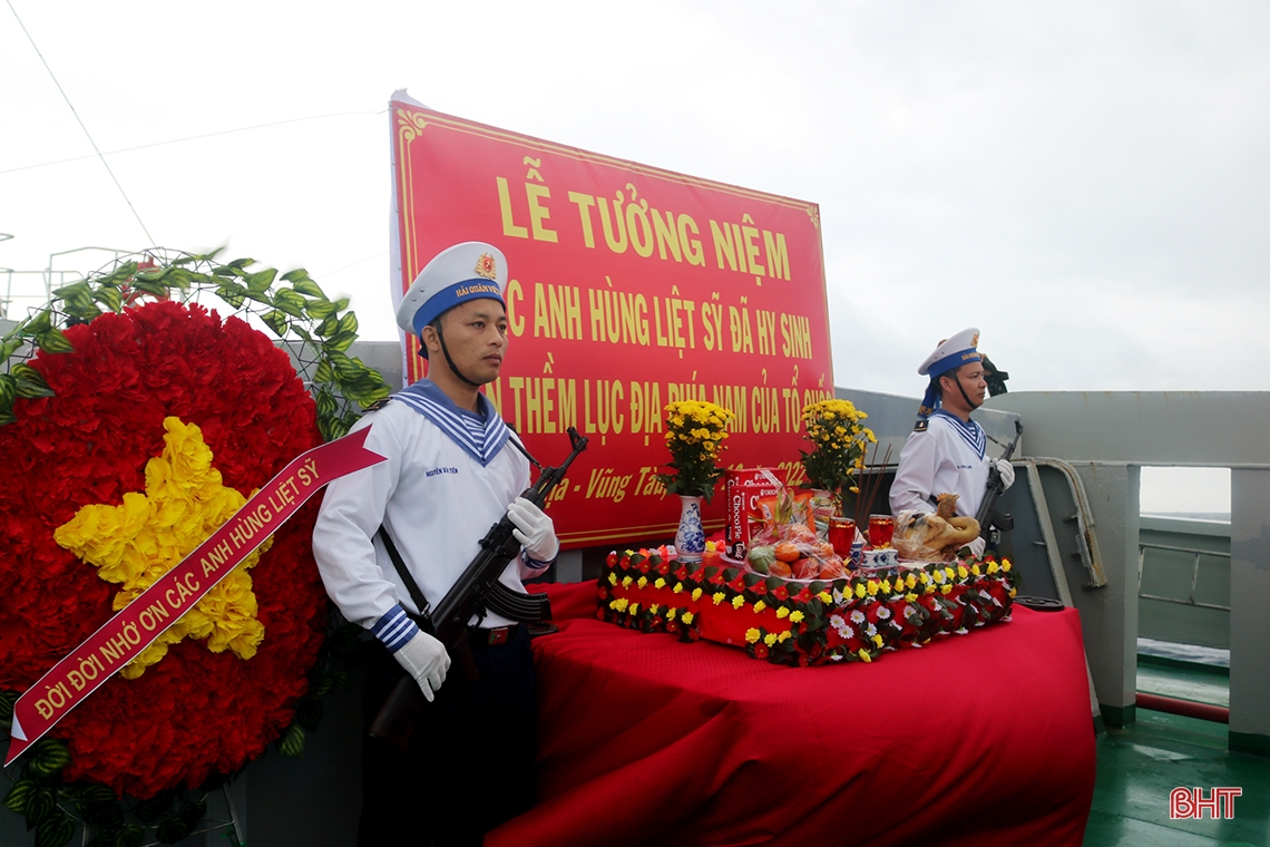 Linh thiêng lễ tưởng niệm các liệt sĩ hy sinh ở nhà giàn DK1