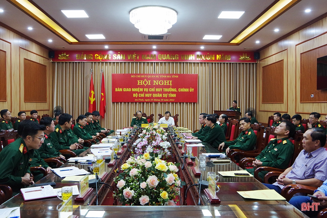 Bàn giao nhiệm vụ Chỉ huy trưởng, Chính ủy Bộ CHQS tỉnh Hà Tĩnh