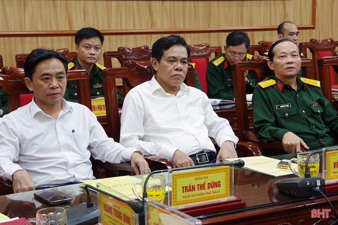 Bàn giao nhiệm vụ Chỉ huy trưởng, Chính ủy Bộ CHQS tỉnh Hà Tĩnh