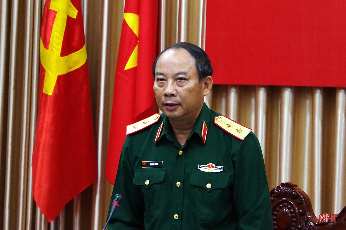 Bàn giao nhiệm vụ Chỉ huy trưởng, Chính ủy Bộ CHQS tỉnh Hà Tĩnh