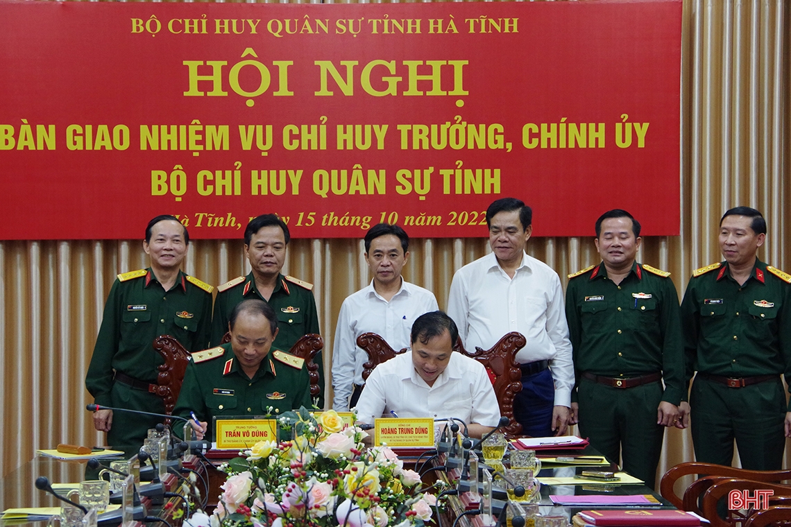 Bàn giao nhiệm vụ Chỉ huy trưởng, Chính ủy Bộ CHQS tỉnh Hà Tĩnh