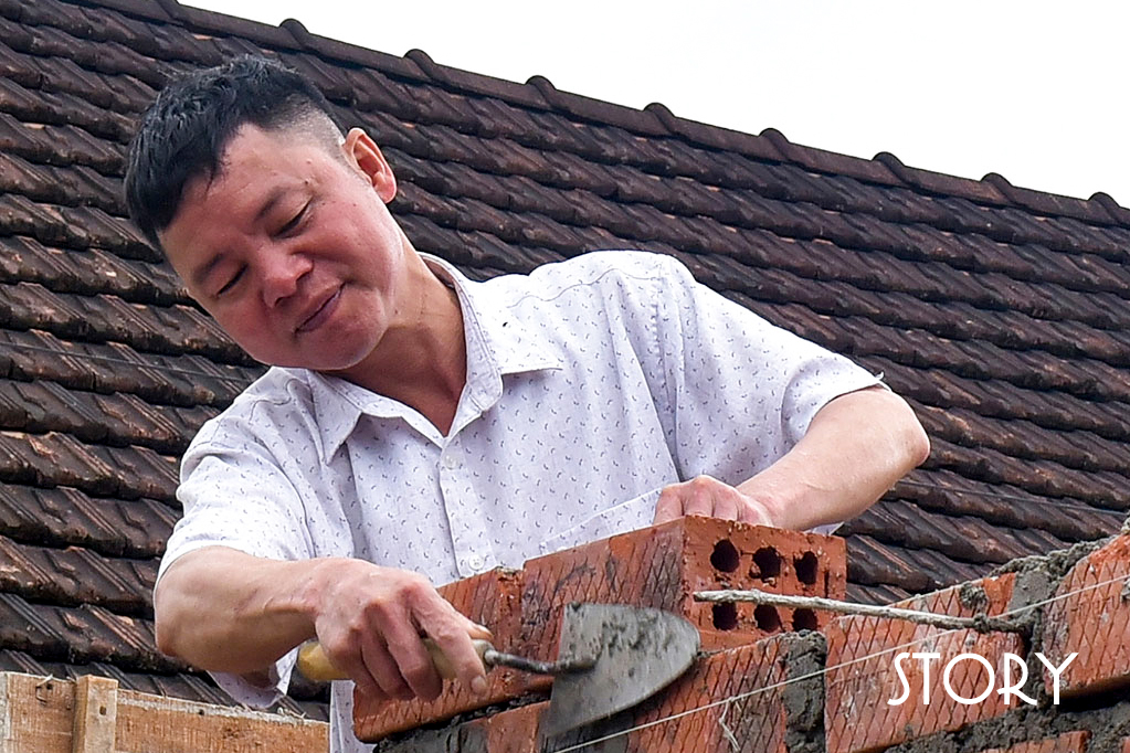 Cậu học trò khiếm thị đam mê đọc sách